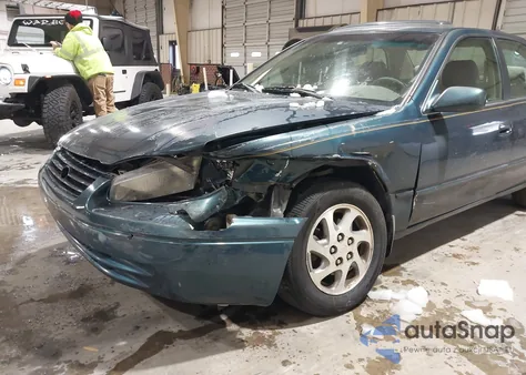 1998 Toyota Camry из США, поврежденный, VIN 9332